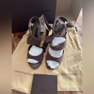 Size 39 Brown Suede Louis Vuitton Sandals